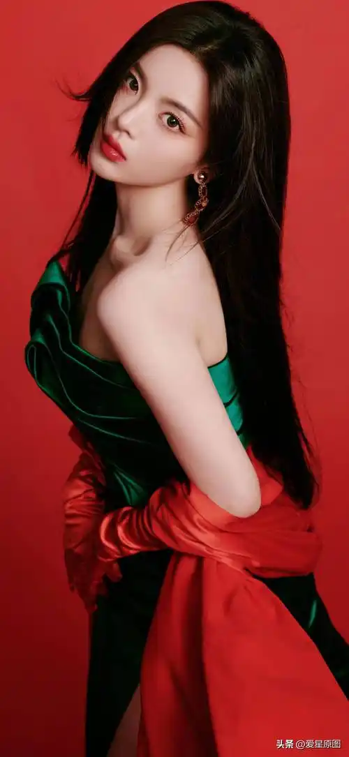 了中国内地新星杨超越各个时期经典的艺术超清原图写真壁纸七十七张