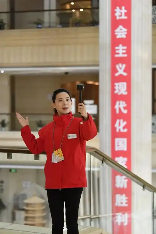 打call!两会"她"采访 | 广西日报出镜女记者:有才有颜有担当