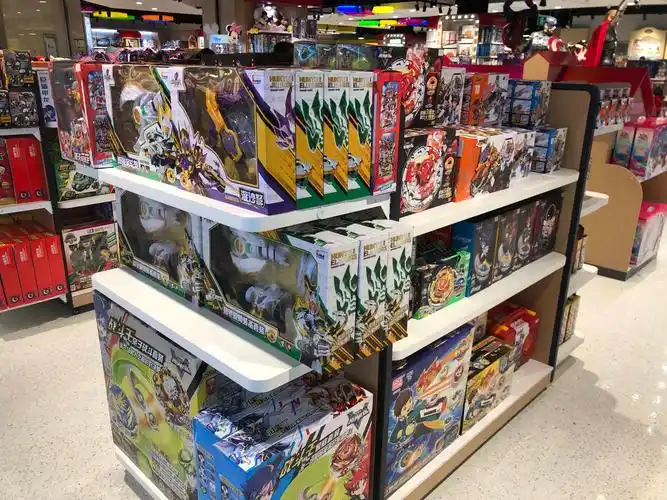 胖东来时代广场玩具文体陈列图