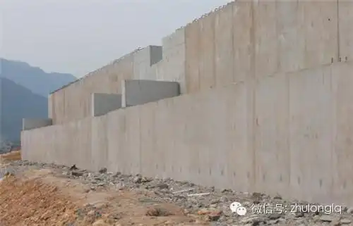 台帽正面线型顺直,棱角清晰