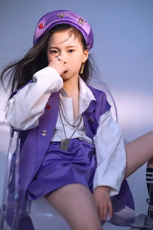 摄影师三戒的儿童摄影作品《酷酷的女孩》