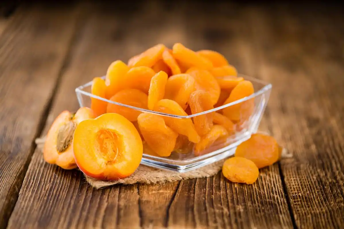 成熟的枇杷晒干和新鲜的效果一样.