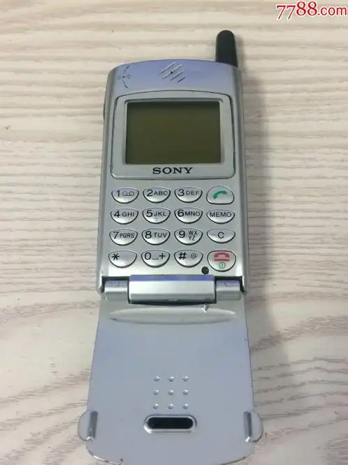 一个经典收藏sony索尼z28翻盖手机.