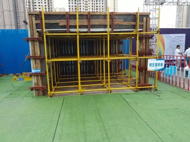 现场黑模板钢支撑样板▲现场铝模样板随后碧桂园川北达巴片区执行