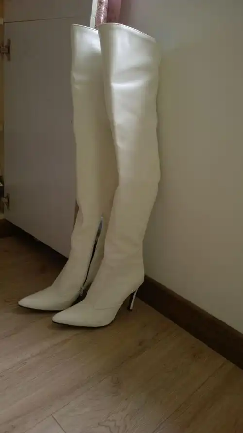 请问这双白靴子怎样穿