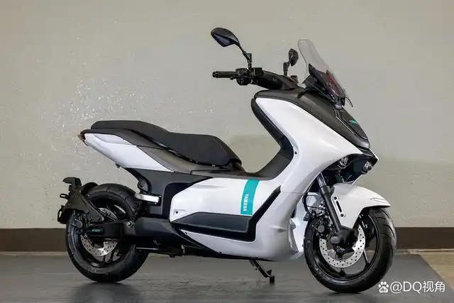 最近,雅马哈的电动踏板摩托e01正式亮相,这款经过之前预热的车款已经
