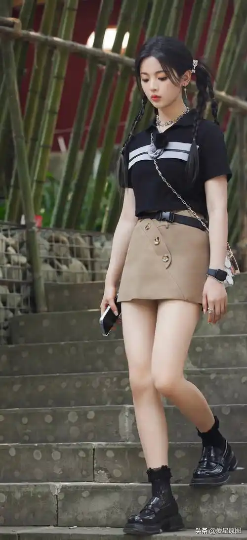 了中国内地新星杨超越各个时期经典的艺术超清原图写真壁纸七十七张