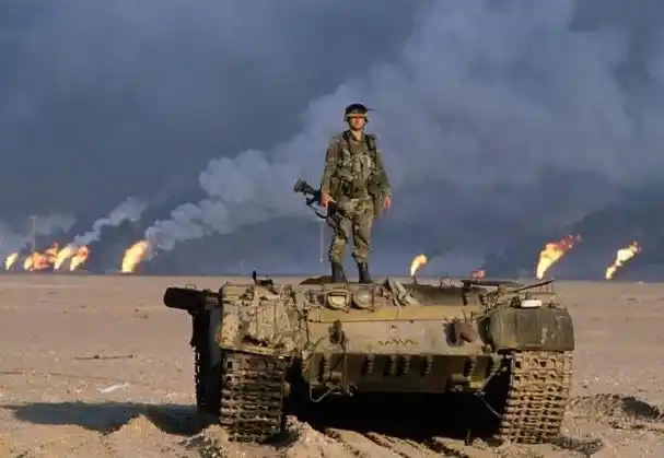 海湾战争老照片:美国轻而易举地击败伊拉克,伤亡不足200人