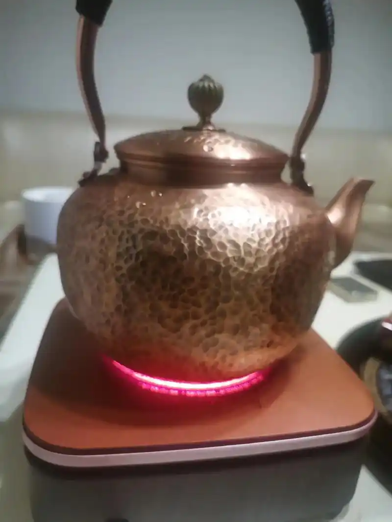 用铜壶泡茶比较好.铜壶是金属茶具,具有天然的抑菌效果,在水沸 - 抖音