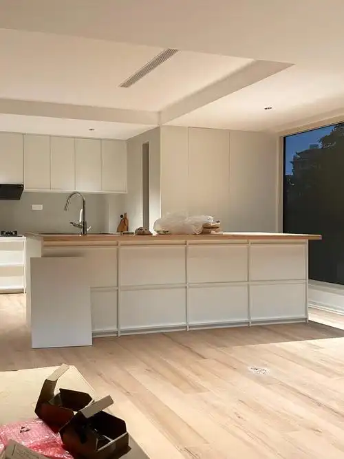 开放式厨房,目前家里唯一能看的地方  这几天终于把厨房的隐形门安起