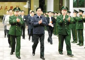 谭国箱,陈应春等市领导前往深圳特检站慰问.