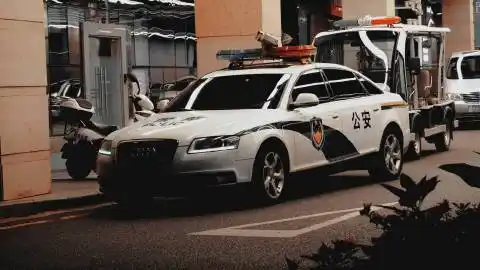 奥迪警车
