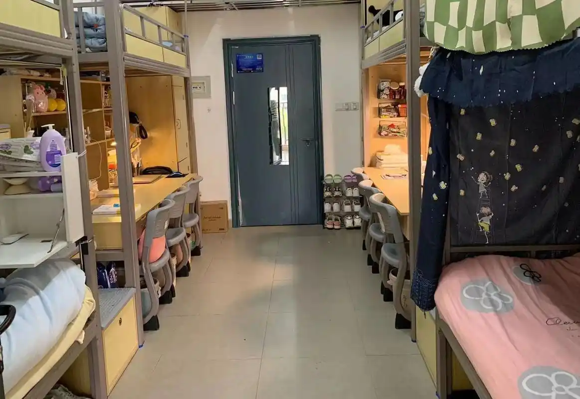 景德镇学院宿舍 布置布置 六人寝也蛮温馨