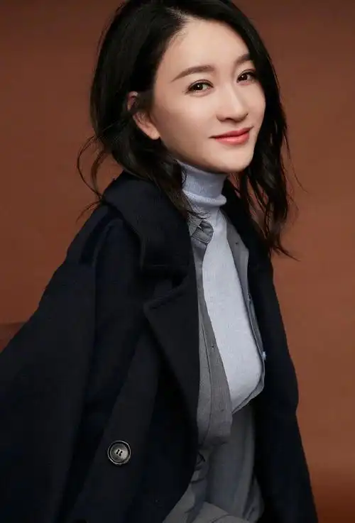 李小冉成熟干练写真图片