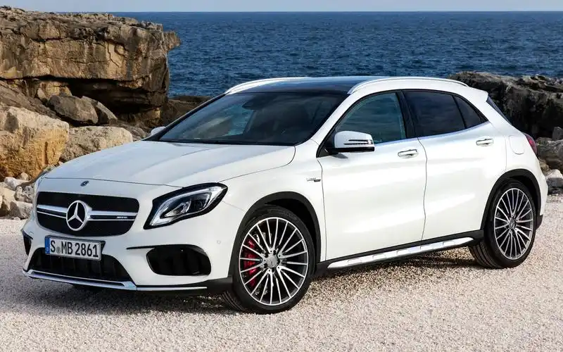 白色奔驰gla45amg高清汽车图片桌面壁纸