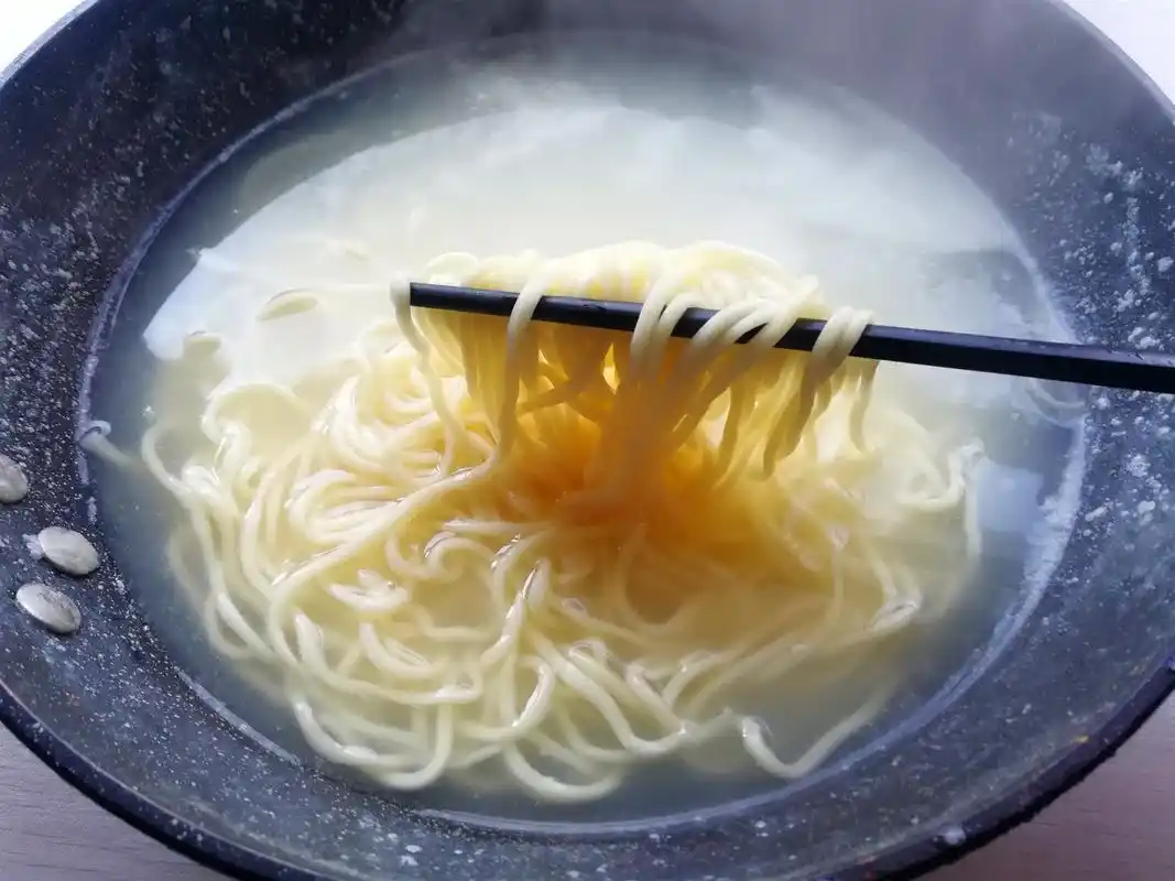 原创要想炒面做得好煮面条的技巧要学会很多人煮面这一步没做对