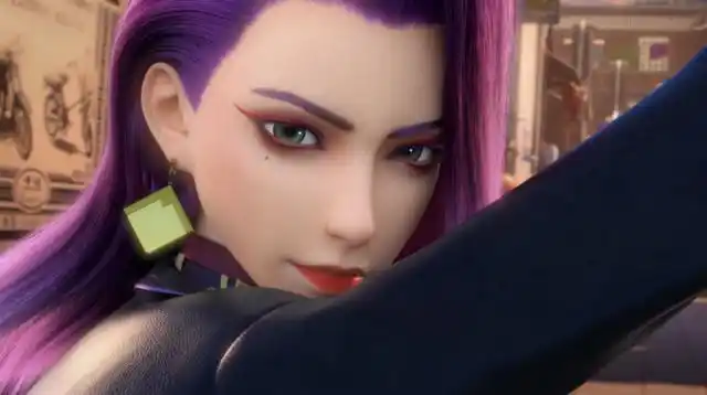 长戟妖姬变身前尤其妩媚,变身后差别不大,却妩媚中增添了许多压迫感.