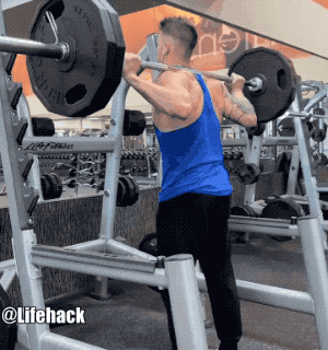 杠铃挺髋每组12次,做四组俯卧腿弯举每组12次,做四组哑铃箭步蹲每组12