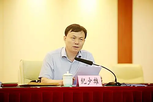 我市召开推进两学一做学习教育常态化制度化工作部署会张耕讲话朱洪武