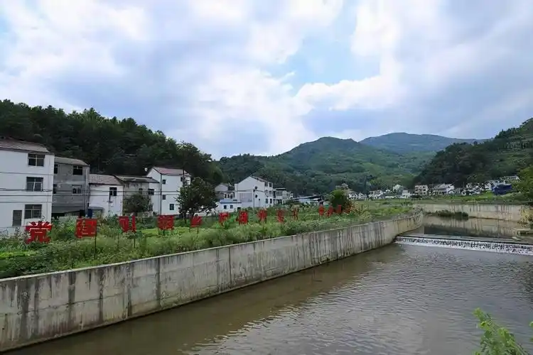 安徽宿松大山深处水美柳坪