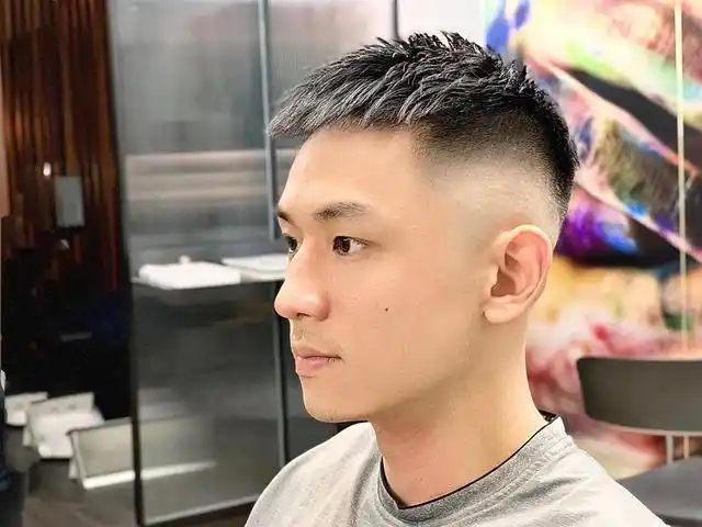 男士"两边剪短"发型很帅气,剪完清爽干净,别再嫌弃了