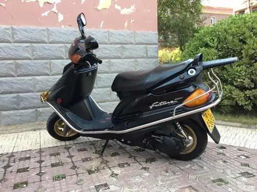 雅马哈凌鹰125豪华款