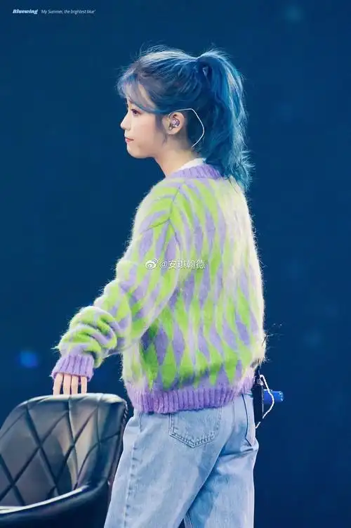 蓝色在我们发型设计圈叫做少女杀手,但iu轻松驾驭,不光元气满满的还