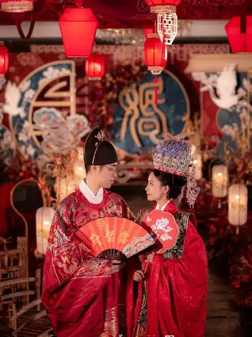 婚服是婚礼的「外形加持」,其背后蕴含的更是厚重的