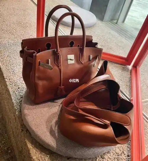 喜欢特别的人一定知道爱马仕的光面马鞍皮有多特别了吧,停产了,市面上