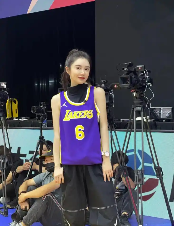 腾讯nba女主播美娜的真实名字叫什么?