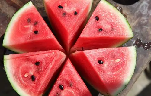 图为网上下单买到的西瓜