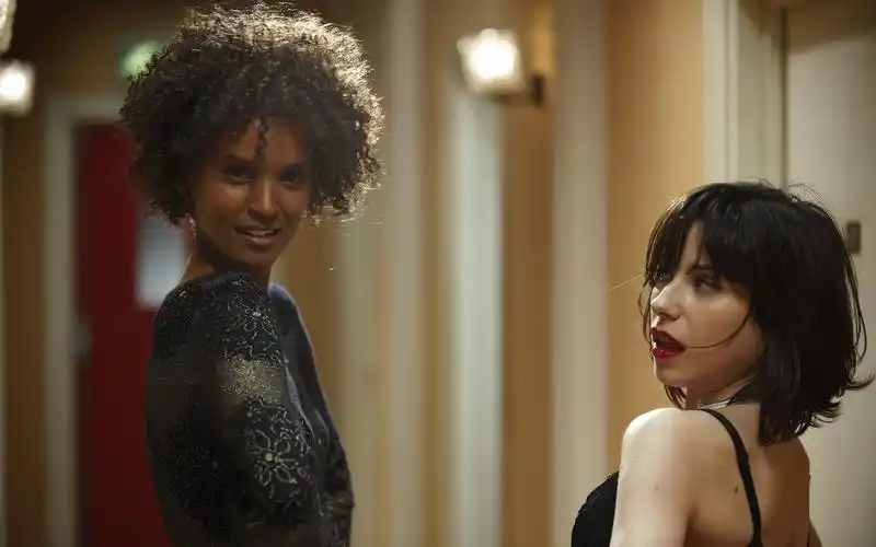 5分钟看《沙漠之花》,惨绝人寰的传统陋习,改编自真实事件.