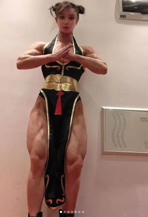 30岁中医健美女博士,被外媒报道粉丝涨到25万,今被评街霸春丽!