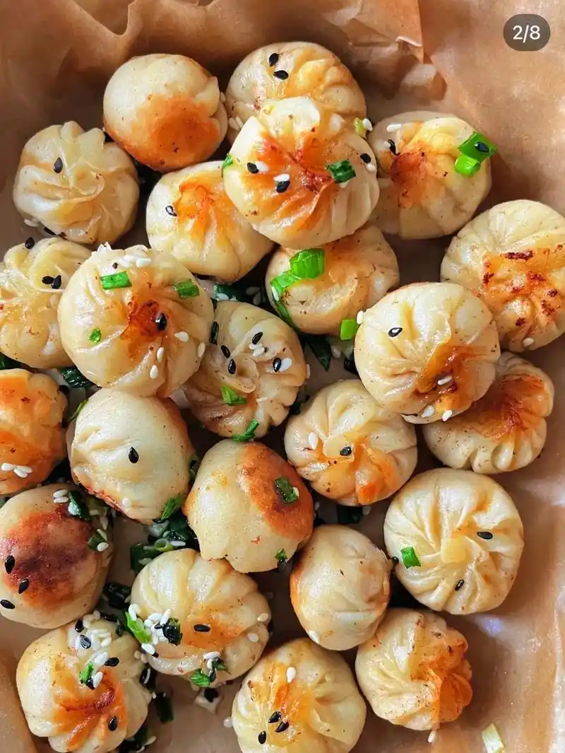 拇指生煎包.#上热门 纯手工制作拇指生煎包,一口一爆汁的拇指 - 抖音