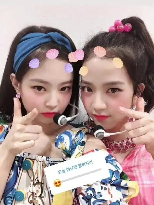 jennie & jisoo /图源见logo 676767侵删