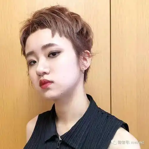 现在流行剪短发,头发越短越时髦有型,颜值也越高,如果你还没有剪短发