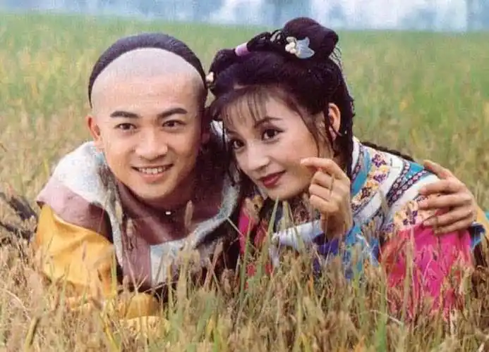 但是抛去这些不说,作为正义感爆棚的永琪,怎么会置小燕子于不顾呢?