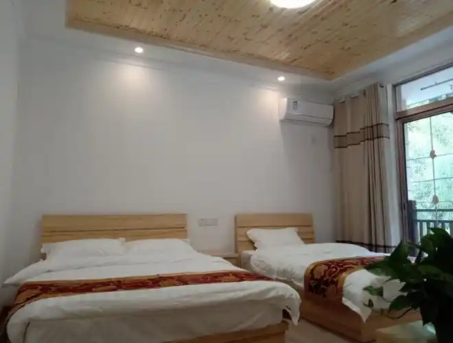 青龙湾生态旅游区,毗邻山门世外桃源小镇以及皖南红杉林&东溪小院民宿