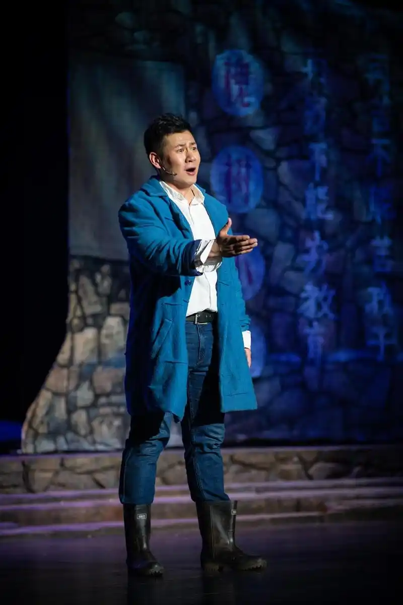 《马向阳下乡记》聚焦精准扶贫,讲的是农科院助理研究员马向阳下乡