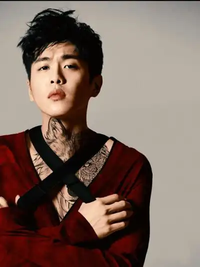 张若昀 纹身好想笑