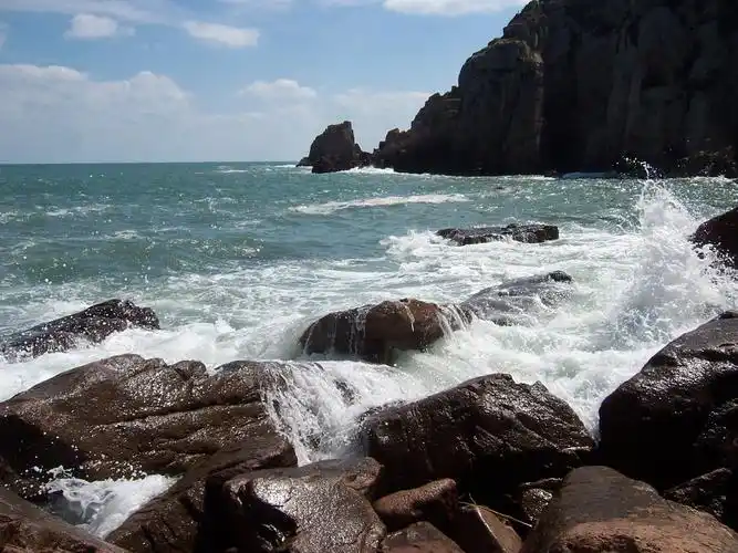 嵊山东崖绝壁可以露营吗