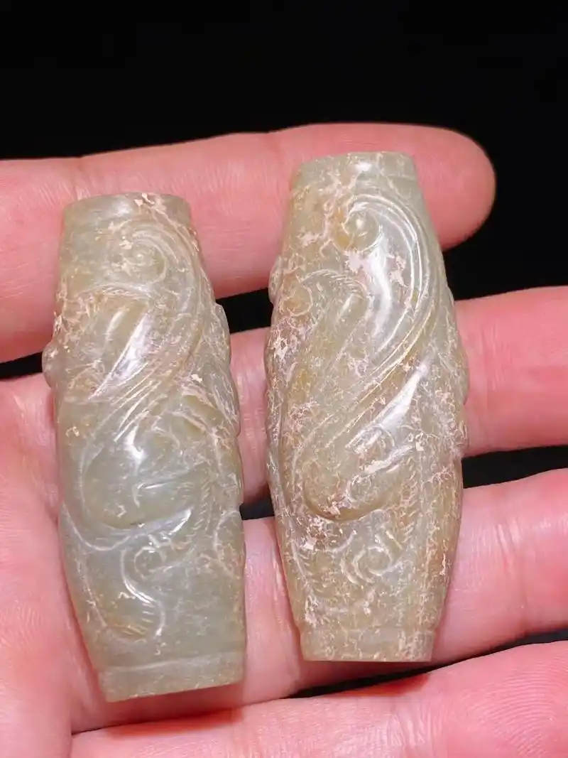 高古玉战汉螭龙勒子,白皮沁 纹饰精美等 - 抖音