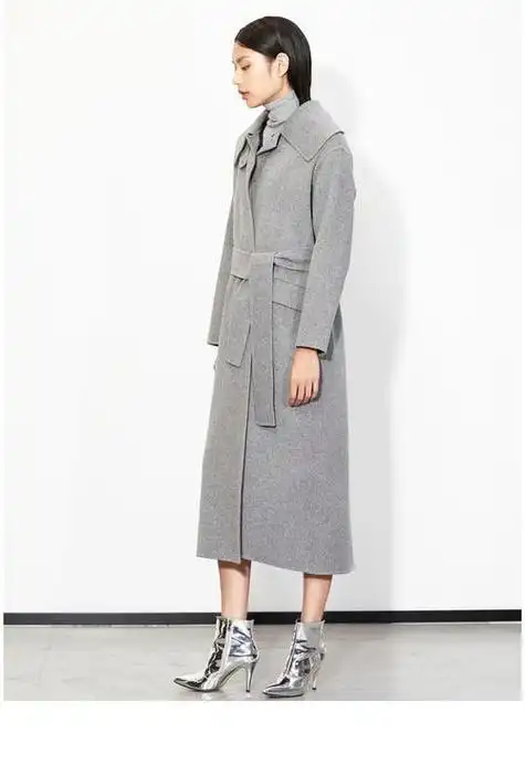 烟灰色大衣搭配什么什么样的裤子