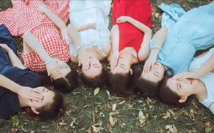 6人闺蜜照片摆pose图片