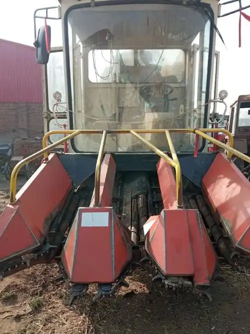 抖音农机 #玉米收割机 14年英虎三行,玉柴发动机, - 抖音