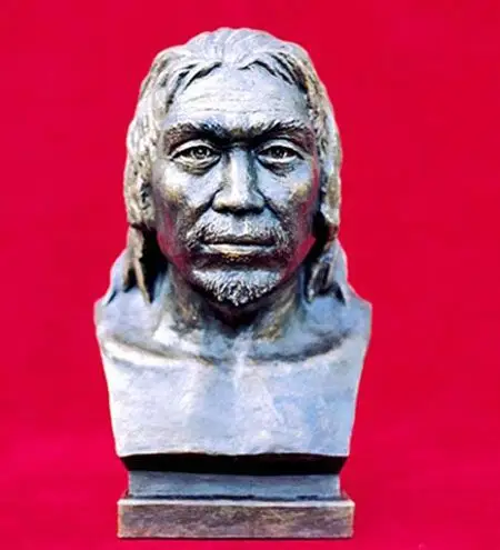 山顶洞人男性复原头像第13地点的时代相当于中国猿人文化早期,因为这