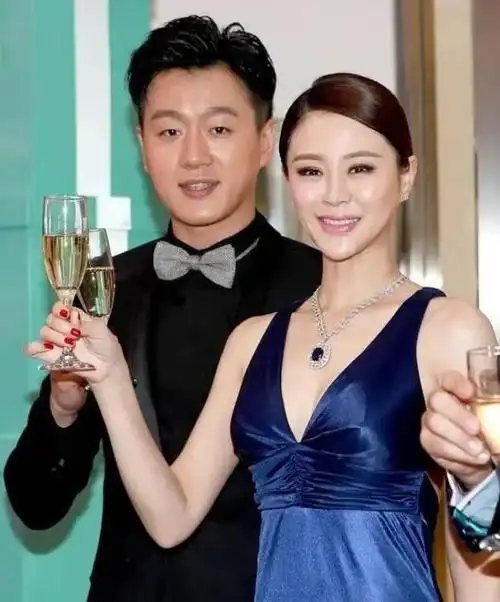 模范夫妻佟大为关悦结婚17年0绯闻幸福背后满是心酸