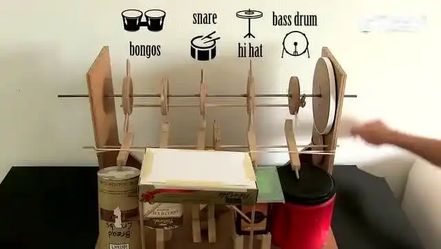 牛人自制的全自动架子鼓