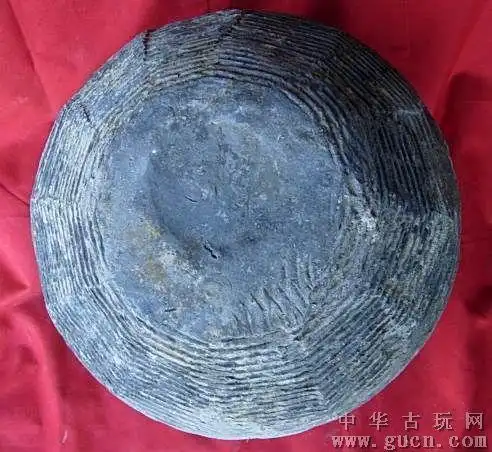 夏代.河姆渡黑陶八卦篮纹双系牛鼻尊