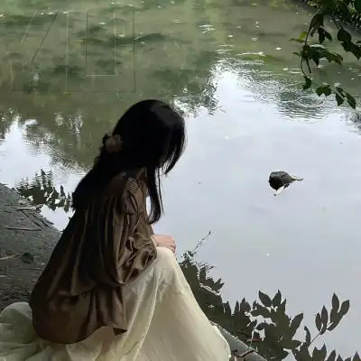 侧身唯美有意境的女生真人头像图片 高清好看的最新女生微信头像